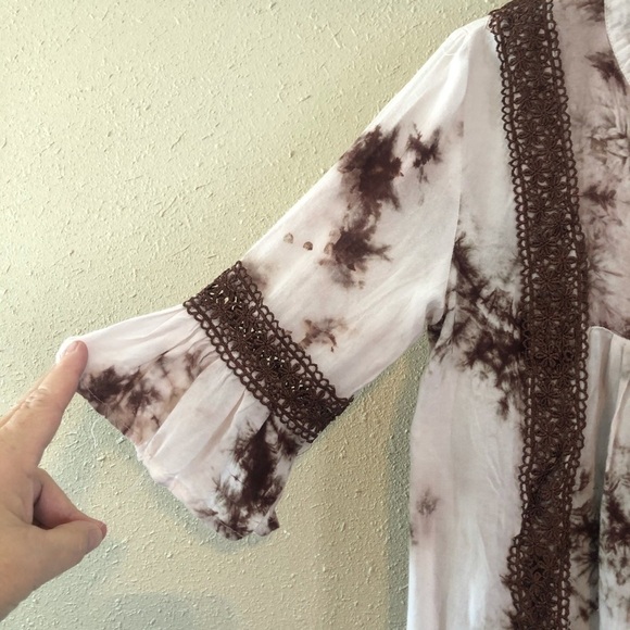 VIzio USA Brown & Tan Tie Die Bell Sleeves Tunic S - Picture 8 of 9